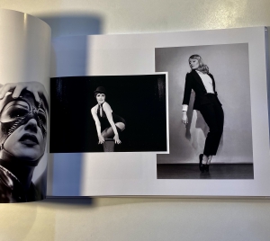 ALBUM souvenir LUXE - 100 pages - L'histoire du cabaret - Toutes les photos des numéros (photo extrait 3)